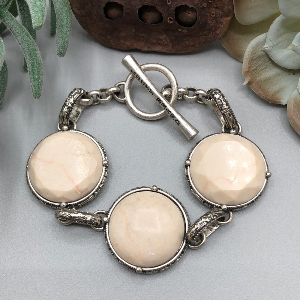 Lucky Brand Cream Cabachon And Faceted Stone Toggle Clasp Bracelet